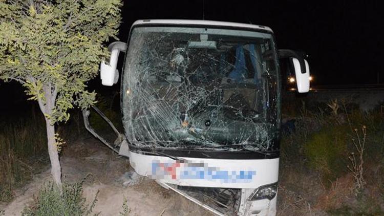 Konyada yolcu otobüsü şarampole yuvarlandı: 22 yaralı
