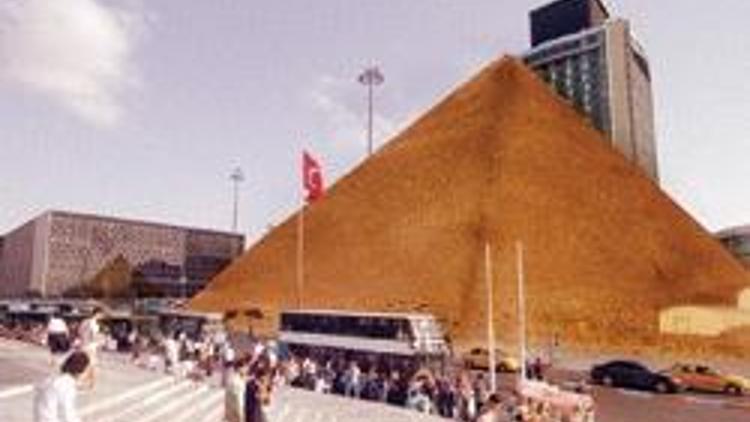 Taksim Meydanı’na piramit dikecekler