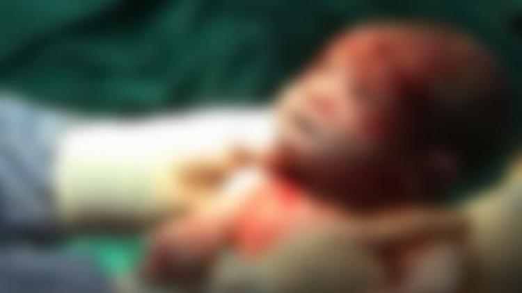 Banyoda doğurduğu bebeğini öldürdüğü iddiası