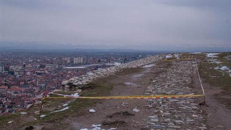 Kosovada ABD’nin onardığı tarihi Osmanlı kalesi çöktü