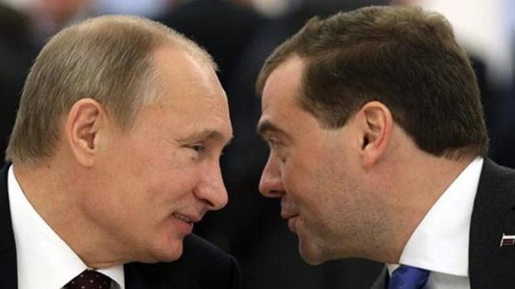 Hackerlar Medvedevin Twitter hesabını hackleyip istifa mesajı attı