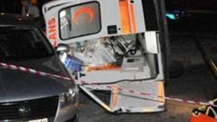 Ambulans otomobil çarpıştı: Bir bebek öldü