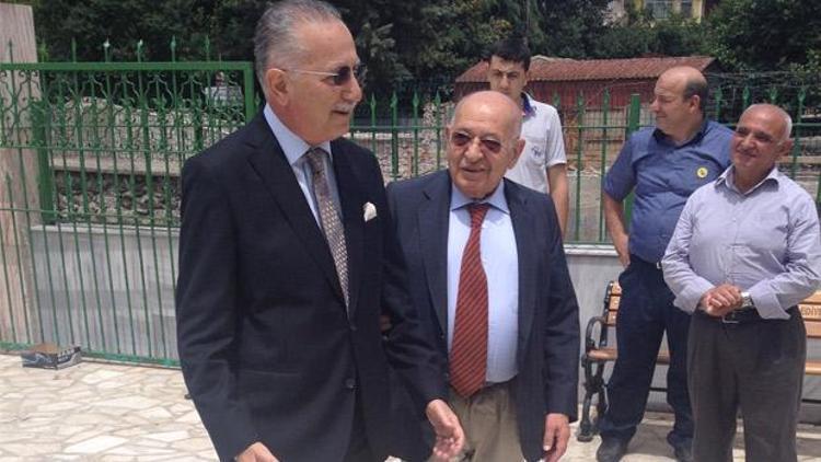 Ekmeleddin İhsanoğlu: Twitter ve facebook hesabım yok