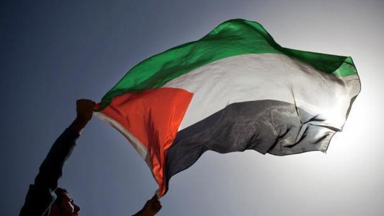 İsveçte Filistin bayrağı, terör örgütleri bayraklarının arasında gösterildi
