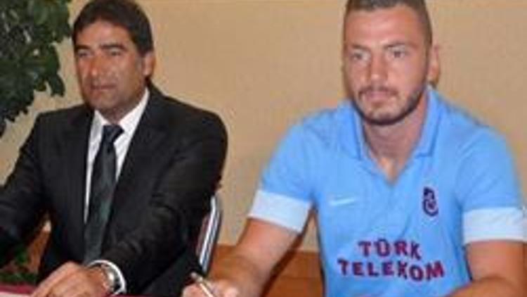 Trabzonsporda Aykut Demir ile sözleşme imzalandı