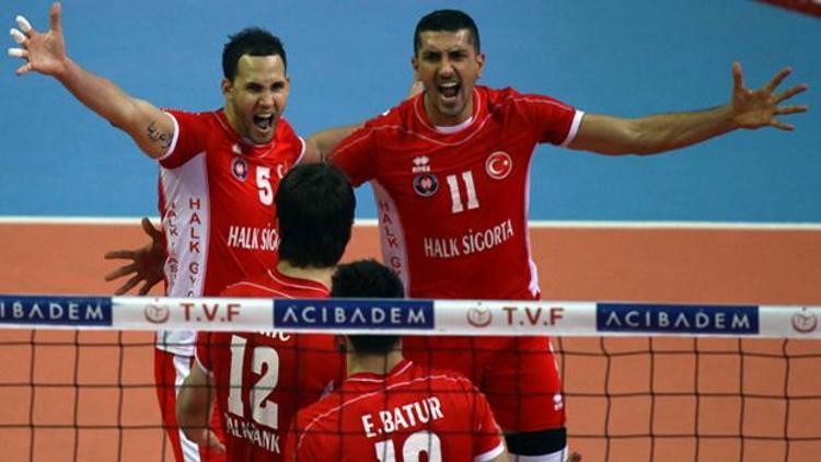 Halkbank lider döndü