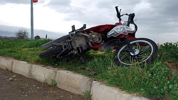 Otomobille motorsiklet çarpıştı: 1 ölü, 1 yaralı