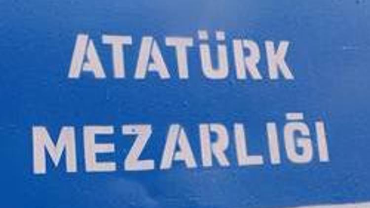 Mezarlığa Atatürk adına tepki