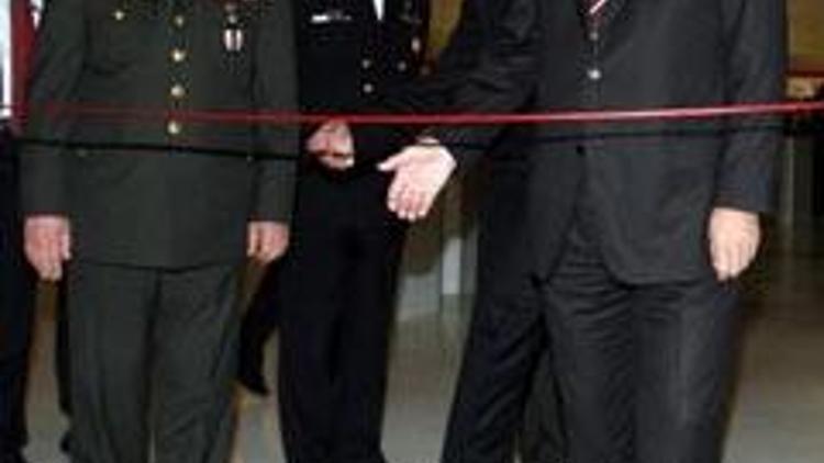 Başbakan Erdoğan, Org. Koşanerle sergi açtı