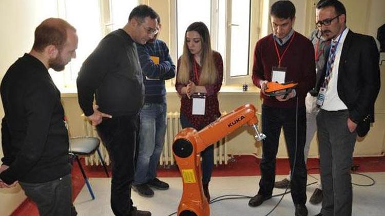 Üniversitede robot programcısı yetiştirilecek