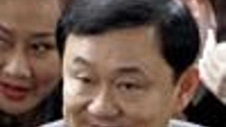 Former Thai PM Thaksin skips bail, flees to London