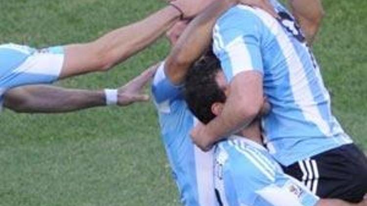 Arjantinden futbol resitali
