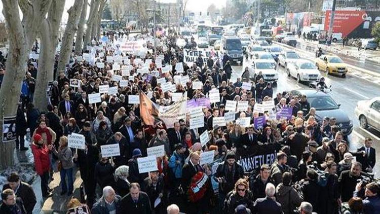 Beşiktaş Belediyesi Özgecan İçin Sen de Yürü adlı yürüyüş düzenledi