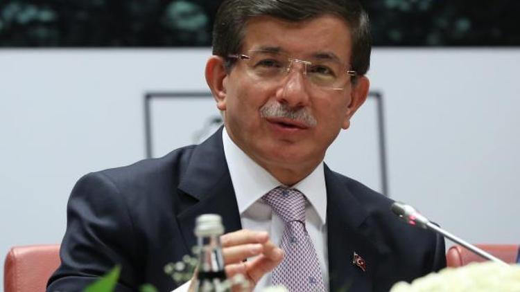 Davutoğlu: Evlatlarımızı da kendimizi de feda etmeye hazırız