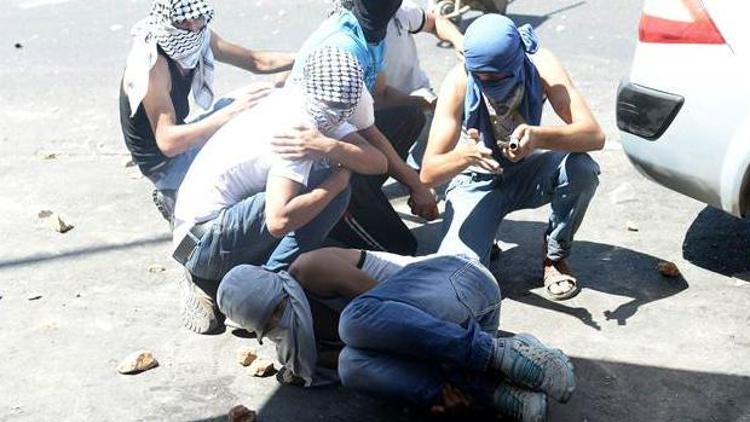 Kudüste İsrail polisi ile Filistinliler çatışıyor