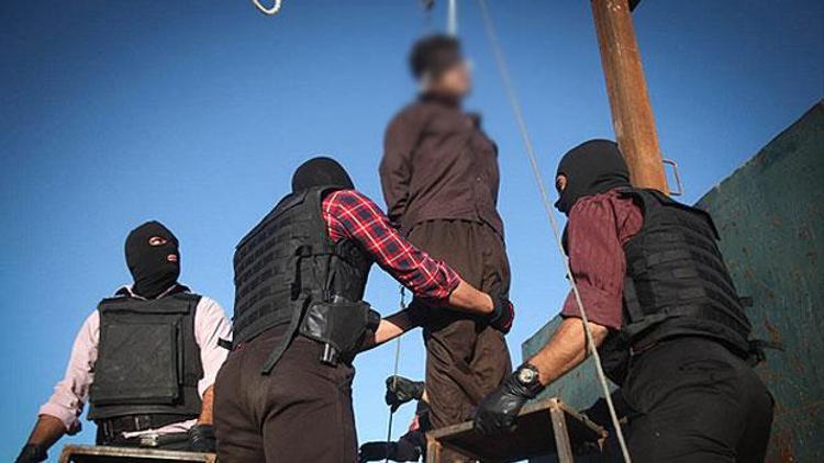 İran: Onları eşcinsel diye idam etmedik