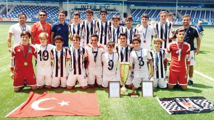 U-14 yine şampiyon