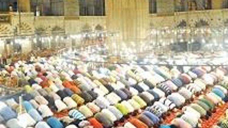 ‘Ramazan İstanbul’a 7 milyon lira yattı teravih saraya uydu