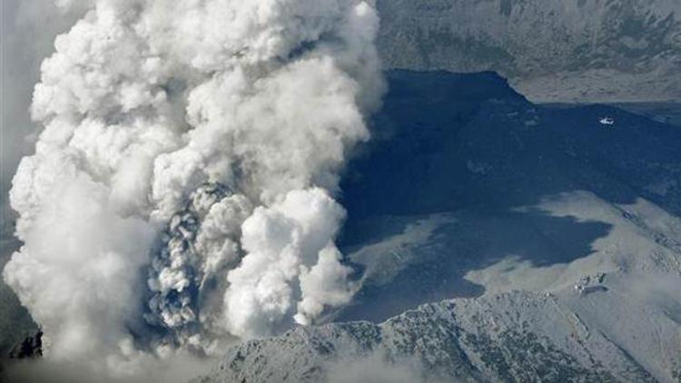 Japonyada yanardağ patladı