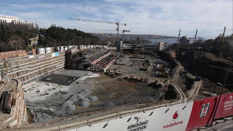 Vodafone Arena taşa çarptı