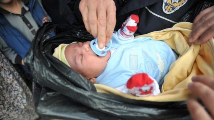 3 aylık bebek çöp poşedine sarılı halde bulundu