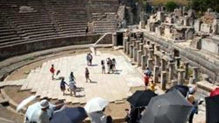 Efes Antik Tiyatro hayata döndü