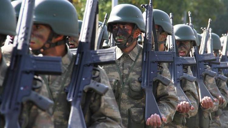 Diyarbakırda asker Şehidim rahat uyu sloganıyla yürüdü
