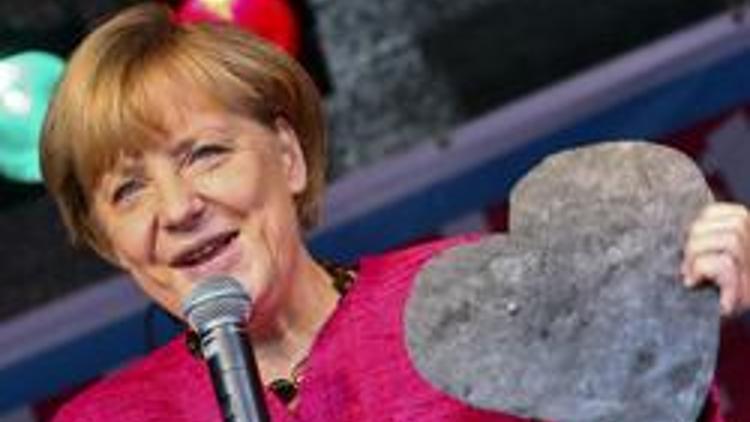 Almanya üçüncü kez Merkel dedi
