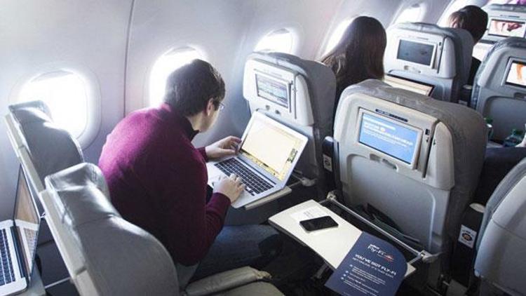 Uçaklardaki kablosuz internet hizmeti, siber saldırı riskini artırıyor