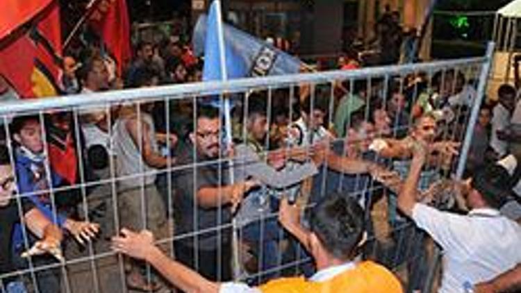 İzmirde Cami- Cemevi protestosunda arbede