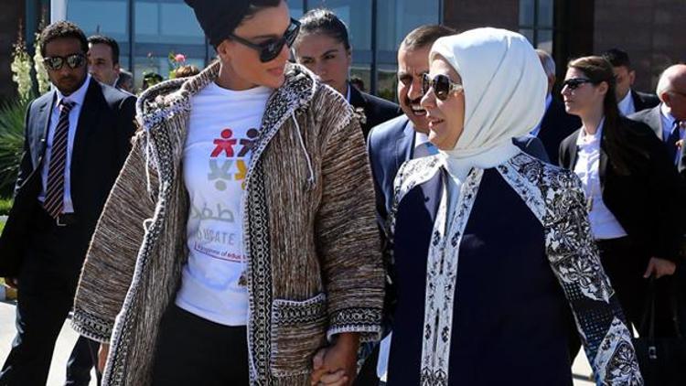 Emine Erdoğan ve Katar Emirinin annesi çadır kentte