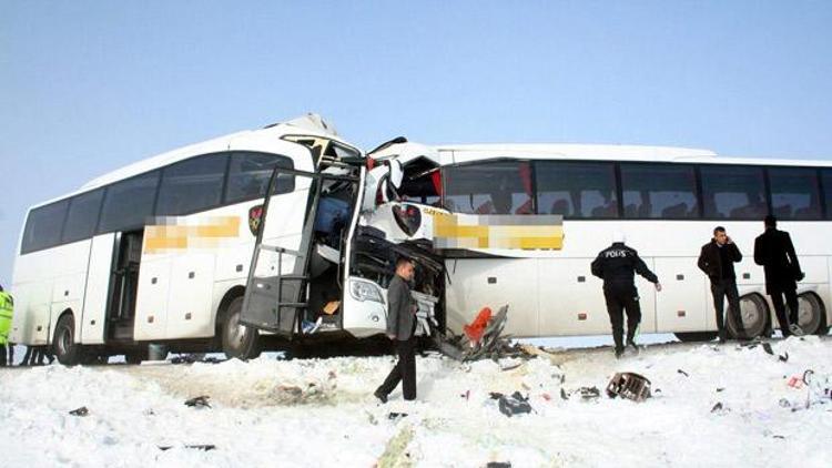 Muşta sis yüzünden 2 otobüs çarpıştı: 4 ölü