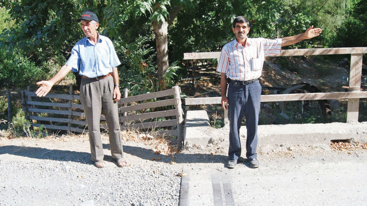 16 yıldır asfalt yol istiyorlar