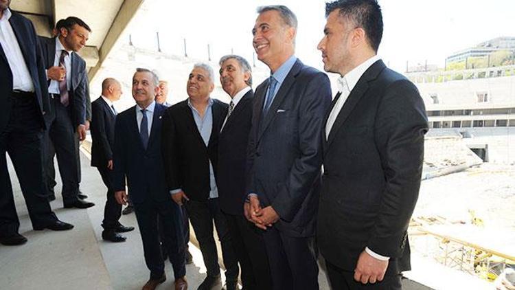 Abdullah Gül Vodafone Arena Stadını ziyaret etti