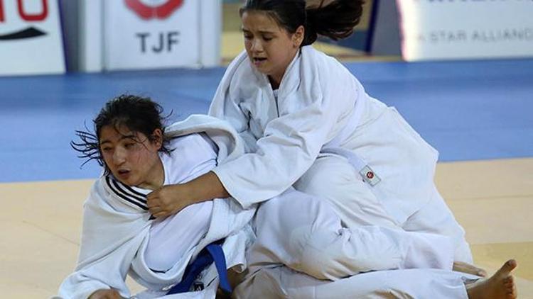 Miniklerden judo dersi