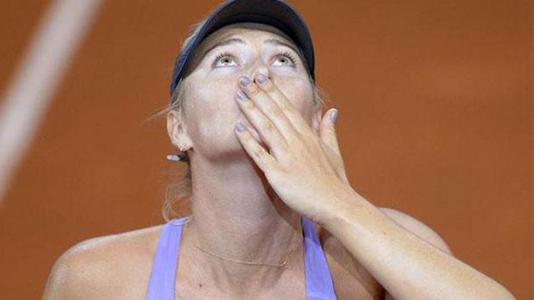 Şampiyon Sharapova