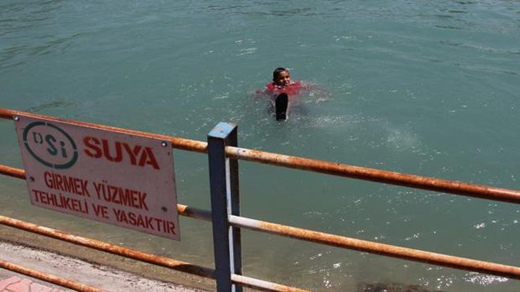 Adanada kanallarda yüzenlere para cezası kesilecek