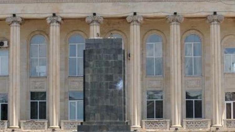 Gürcistan, Stalin heykelini kaldırdı