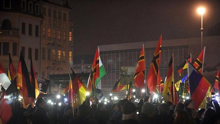 PEGIDA hareketi Dresdende 15. gösterisini düzenledi