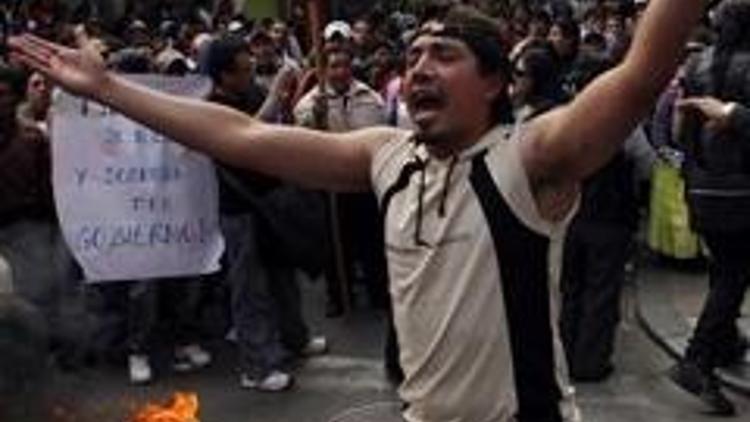 Bolivyada halk ayaklandı, akaryakıt zammı iptal oldu