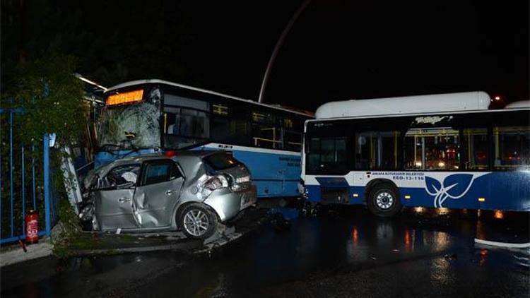 Dikmen Caddesinde körüklü otobüs faciası: 2 ağır yaralı