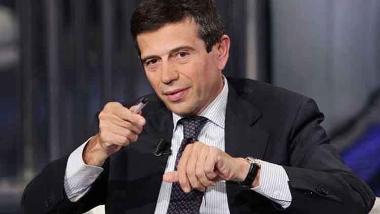 İtalyada kol saati bakanı istifa ettirdi