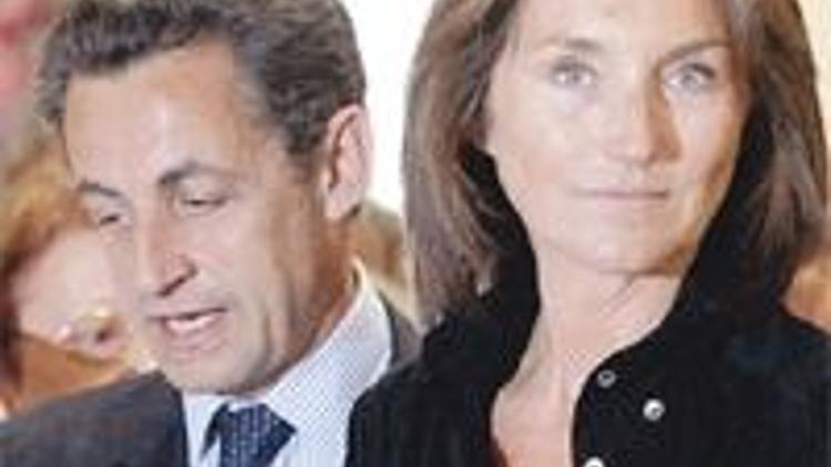 Sarkozy’ler boşanmak için resmen başvurdu