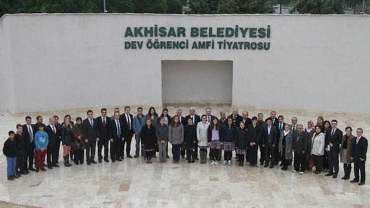 Manisa’ya öğrenci desteği ile tiyatro