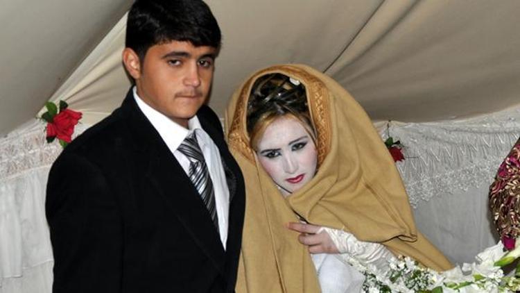 Suriyeli çift çadır kentte evlendi
