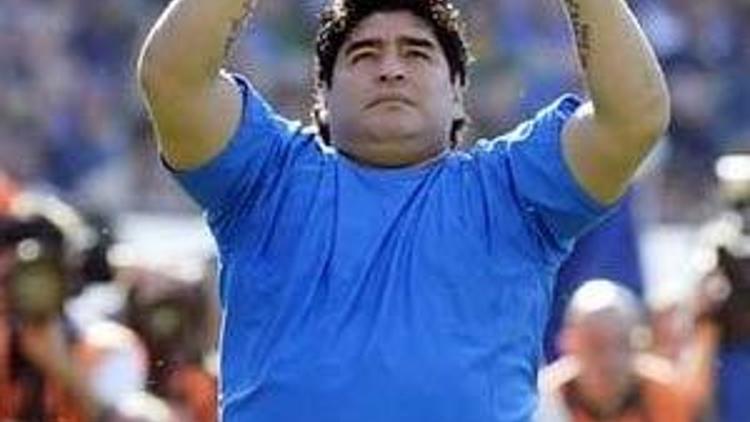 Maradonadan sürpriz kadro
