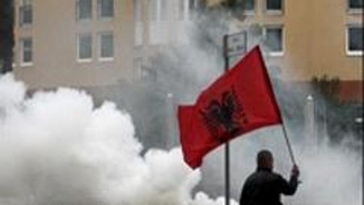 Yüksek gerilim hattı Arnavutluk’ta sosyal patlama