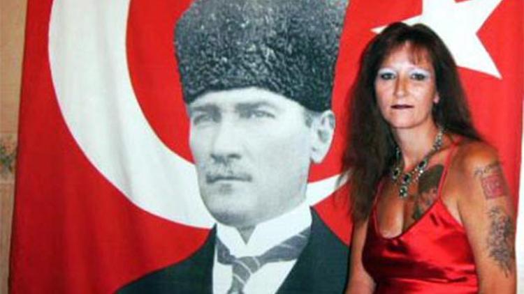 İngilizler Atatürk aşkını vücutlarına kazıdılar