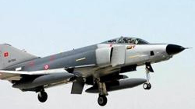 Düşürülen Türk RF-4E keşif uçağı tek uçuyordu