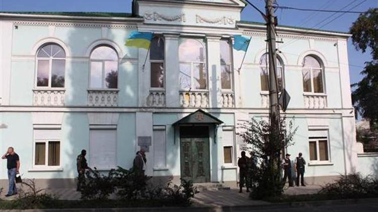 Ruslar yine Kırım Tatar Milli Meclisi’ni bastı